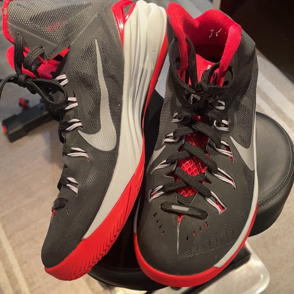 Nike - Picture 2 of 4